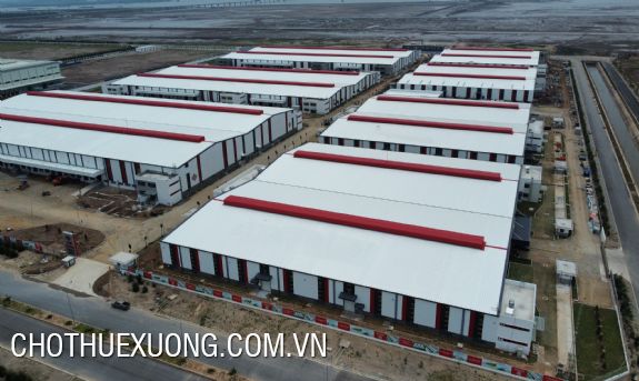 厂房出租,面积3000起; 5000...50,000m2 位于 Nam Dinh Vu 工业园区 3