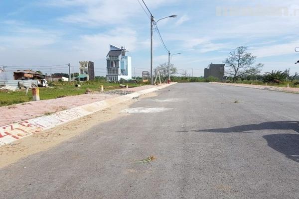 海阳省金成工业群转让9300 平方米工业用地