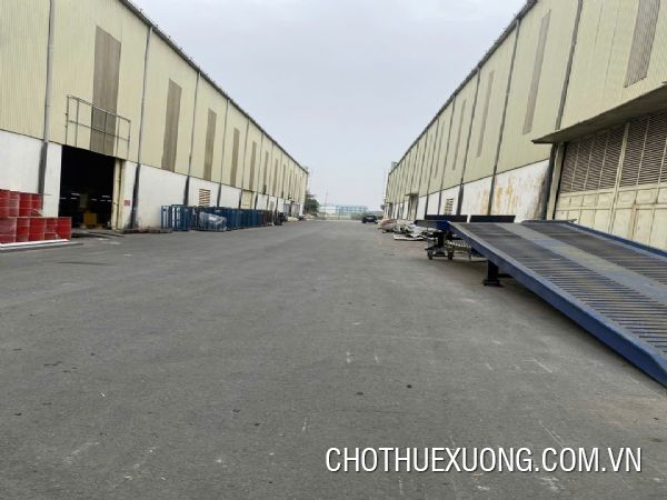 位於河內市山西縣巴維鎮，32號公路旁，面積1000-2000平方米的精美廠房出租。